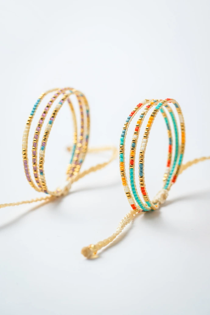 Set de pulseras con chaquira tejidas a mano